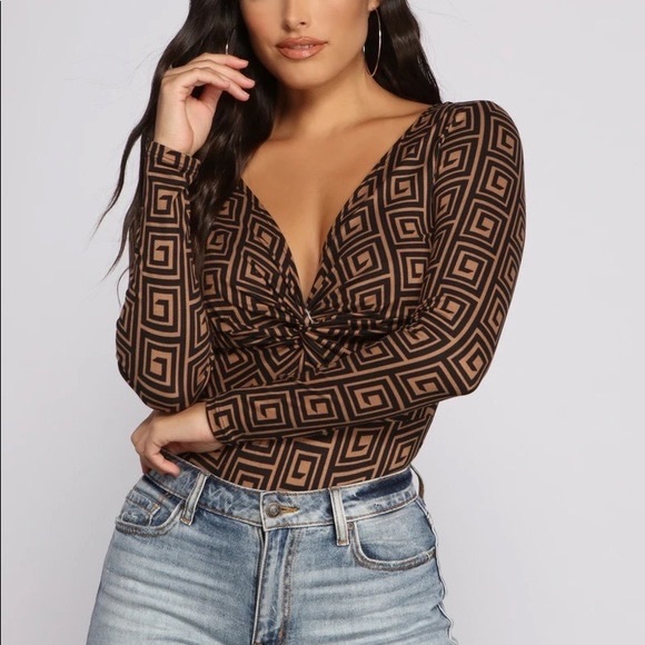 Windsor Tops - Windsor Geo Print Bodysuit Size: Medium